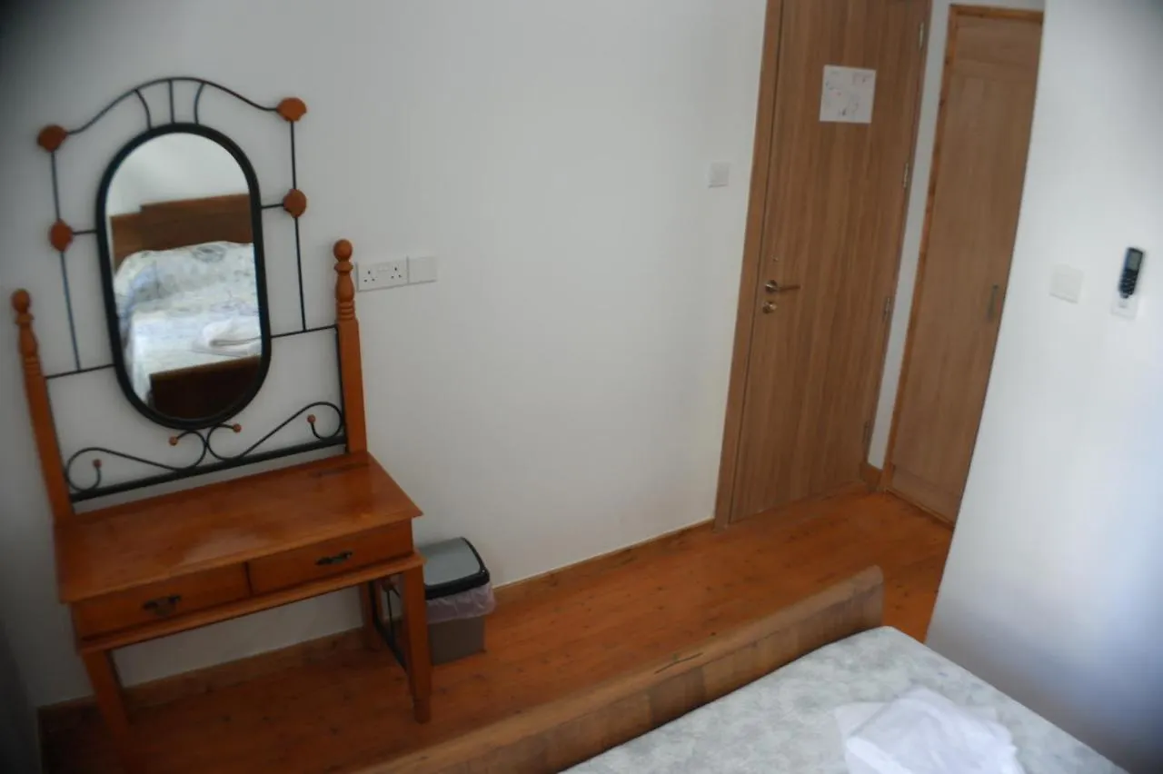 Harrys Inn Guesthouse Larnaca Maison d'hôtes